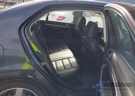 2010 Volkswagen Jetta Limited Edition from USA, damaged, VIN 3VWAZ7AJ2AM107458